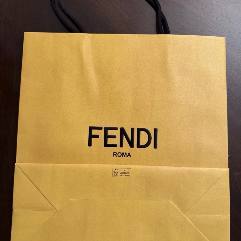 Fendi shopping Bag in Vibrant Yellow